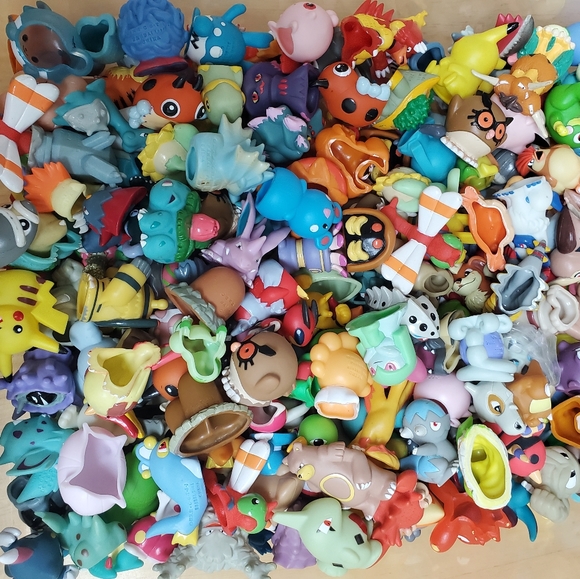 (9) BUNDLE of Pokémon finger puppets - Picture 2 of 2